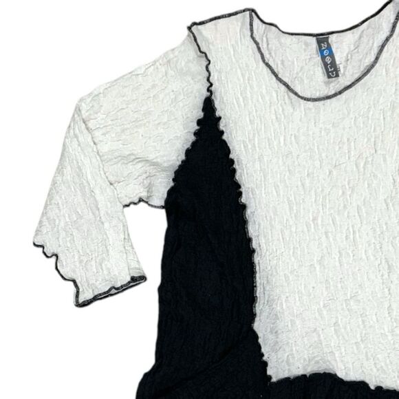 Noblu Women’s White and Black Pucker Color Block Asymmetrical Hem Tunic. Size XL - Picture 3 of 6